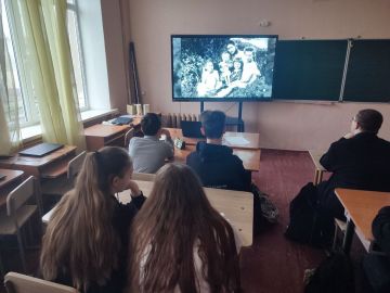 В преддверии дня рождения В.В. Жириновского, в школах города Бердянска был организован показ документального фильма, посвященного его жизни и деятельности