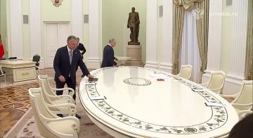 В Кремле начались переговоры Президента России Владимира Путина со специальным посланником Президента США Стивеном Уиткоффом