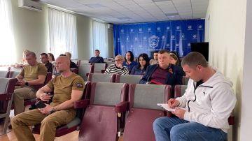 24.04.2025 года под руководством первого заместителя главы администрации Акимовского муниципального округа Навроцкой О.Г. состоялось рабочее совещание с представителями образовательных учреждений Акимовского района