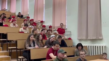 А вот и долгожданный репортаж со встречи Натальи Дегтяревой и Лики Крылаевой, которые провели встречу с кадетами и Юнармейцами города Мелитополя!