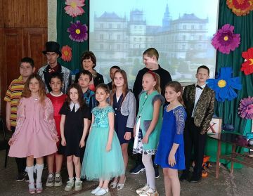 В Ефремовском ДК состоялась премьера детского спектакля "Проданный смех"