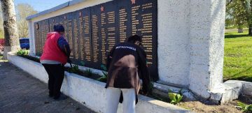 В селе Новополтавка активисты «Юг молодой» организовали субботник в рамках проекта «Южный фронт памяти»
