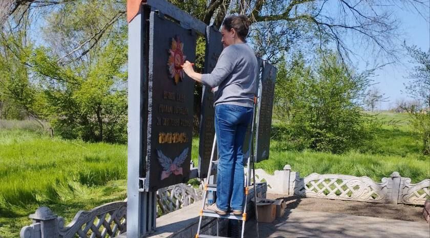 В Токмакском округе ко Дню Победы приводят в порядок мемориалы Великой Отечественной войны