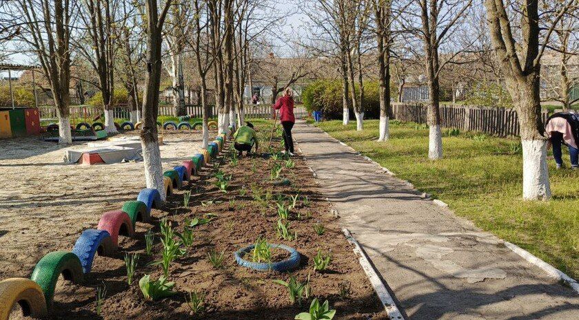 В Токмакском округе провели субботники к майским праздникам