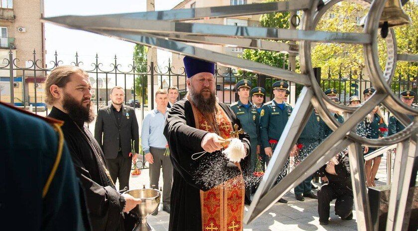 В Запорожской области открыли монумент в честь погибших пожарных и спасателей