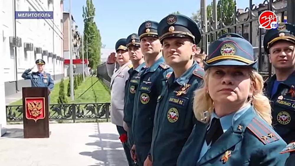 В День пожарной охраны возле ГУ МЧС по Запорожской области открыли памятный монумент героям огненного фронта