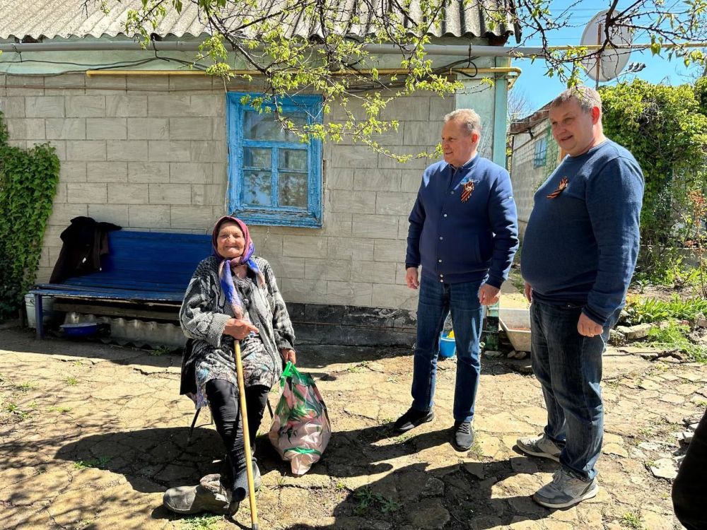 В преддверии Дня Победы пензенцы продолжают навещать ветеранов и тружеников тыла Пологовского МО