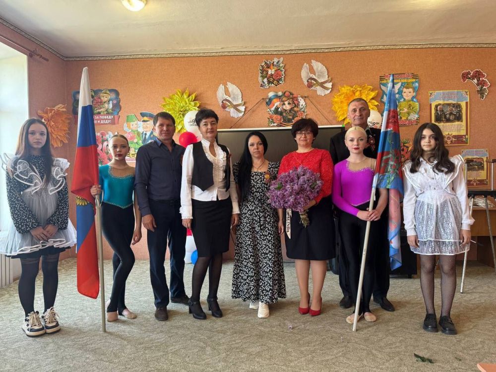 1 мая 2025 года депутат партии «Единая Россия» Сергей Кулинич и его помощник Юлия Тихоненко посетили мероприятие, посвященное Дню Солидарности трудящихся, которое прошло в ГБУ ОО ЗО "Орлянская СОШ"