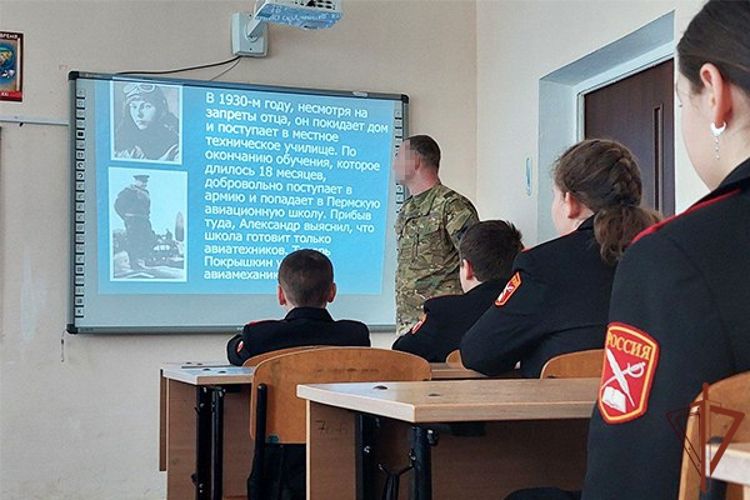 Росгвардейцы проводят патриотические мероприятия с подростками в Херсонской и Запорожской областях