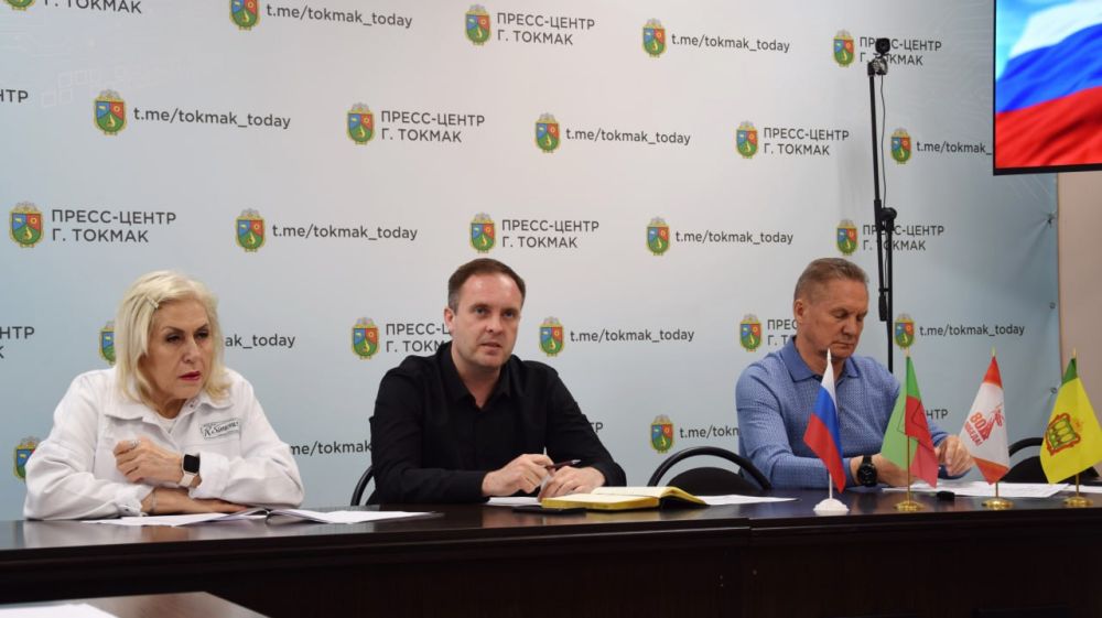 Глава Токмакского муниципального округа Александр Калмыков провел расширенное рабочее совещание