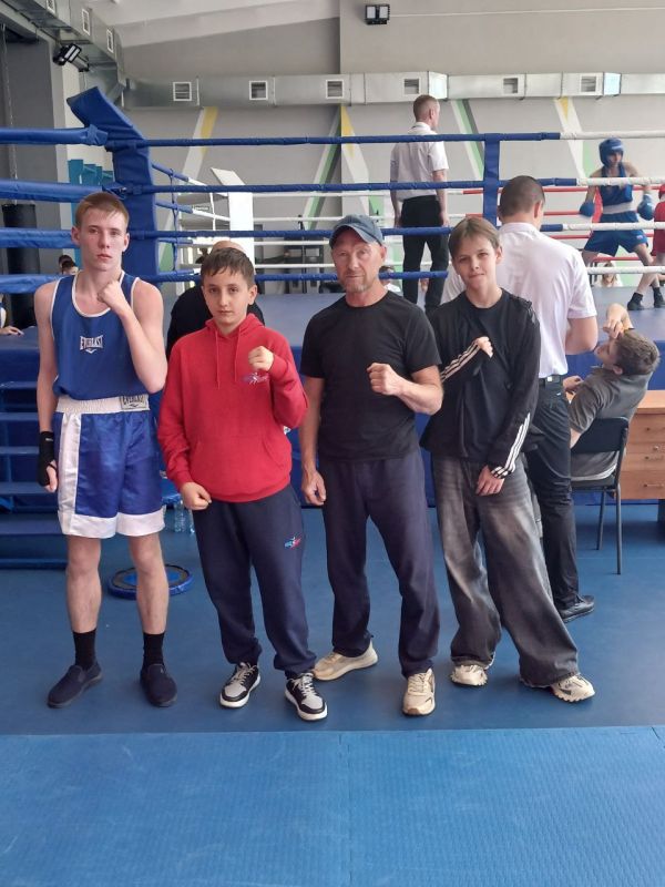 3 мая 2025 г. В городе Мелитополь в зале бокса Спортивной школы №1 пошел открытый турнир по боксу «Новичок» посвященный 80-летию Победы в ВОВ