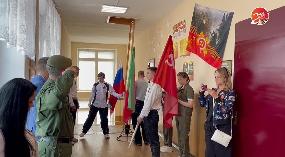 В Днепрорудненском лицее открылась патриотическая выставка «Коридор памяти»