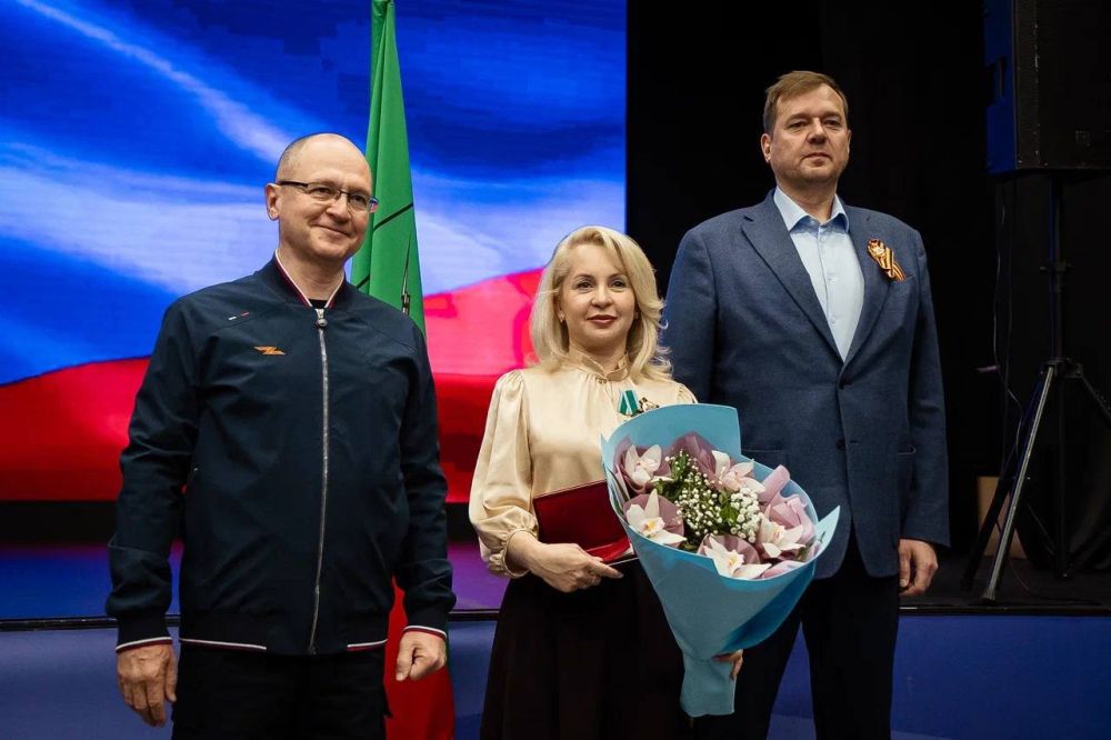 Евгений Балицкий: Первый заместитель руководителя Администрации Президента Сергей Кириенко вручил награды сотрудникам администрации Губернатора и Правительства Запорожской области