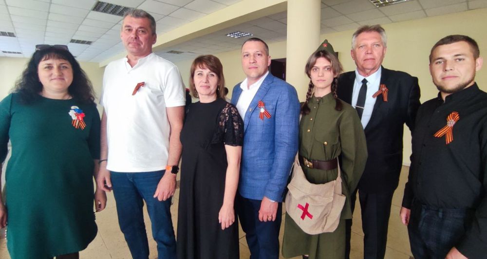 5 мая в городе Днепрорудное в ДК «Горняк» состоялся торжественный концерт-спектакль под названием «Дорогами войны», посвящённый 80-летию Победы в Великой Отечественной войне