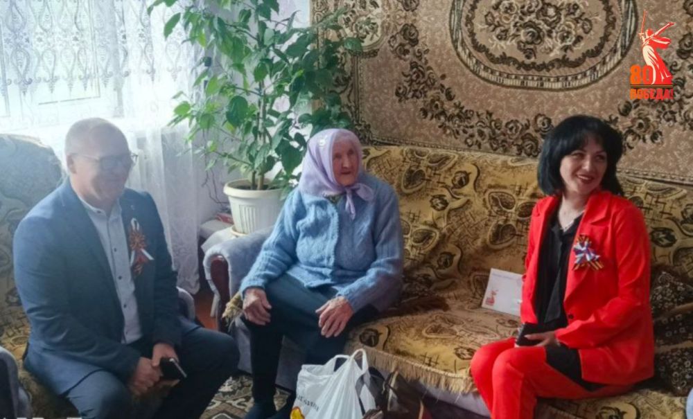 Председатель Михайловского окружного Совета депутатов совместно с представителями администрации поздравили ветерана Великой Отечественной войны на территории Высоковского территориального отдела