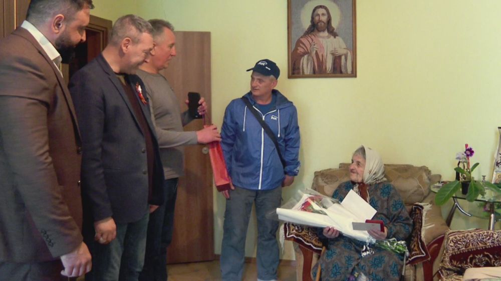 Максим Пухов: В преддверии великого праздника — 9 Мая, мы поздравляем наших дорогих ветеранов, тружеников тыла, детей войны, блокадников с наступающим Днем Победы!