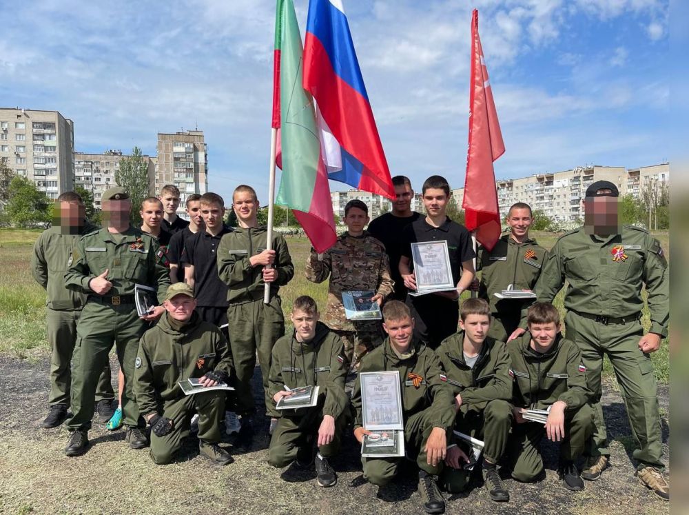 Салют, Победа!. В Днепрорудненском профессиональном лицее прошли традиционные соревнования ко Дню Победы! В этом году за победу боролись две команды: «Молодость» и «Воин»