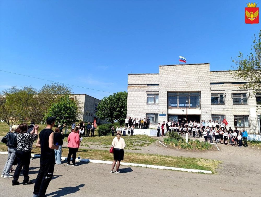 6 мая учителя и учащиеся ГБУ ОО ЗО "Партизанская СОШ " Приморского муниципального округа приняли участие в песенной акции «А песни тоже воевали», приуроченной к празднованию 80-летия Победы в Великой Отечественной войне...