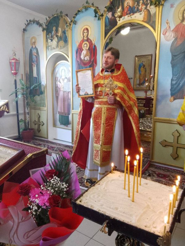 Глава Акимовского муниципального округа Александр Трудоношин совместно с первым заместителем главы Оксаной Навроцкой, председателем Акимовского окружного Совета депутатов Еленой Дружиненко поздравили настоятеля...