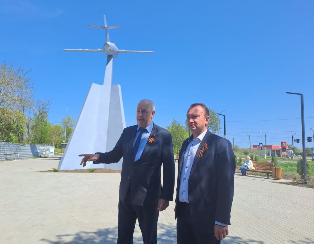 Восстановление памятного знака «Самолет» в Бердянске завершено, но развитие прилегающей территории продолжается