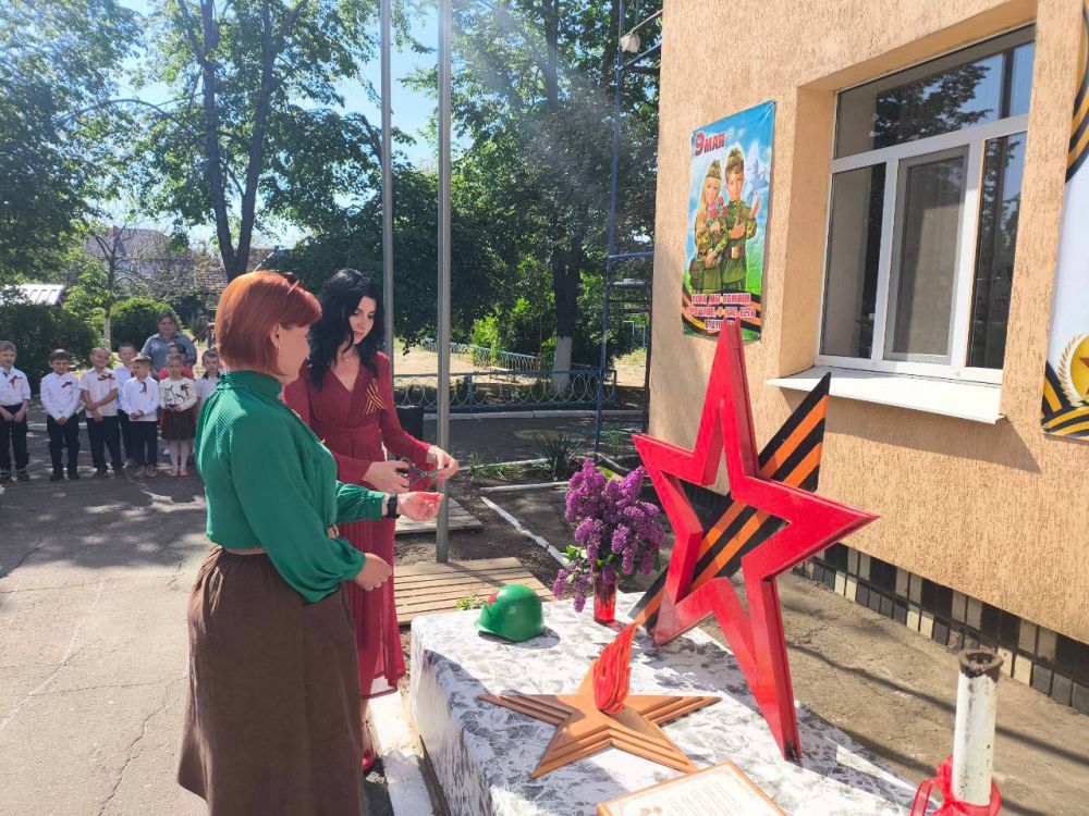 В детском саду «Ромашка» г. Молочанск состоялась торжественная линейка, посвященная открытию памятного знака «Землякам - участникам Великой Отечественной войны»