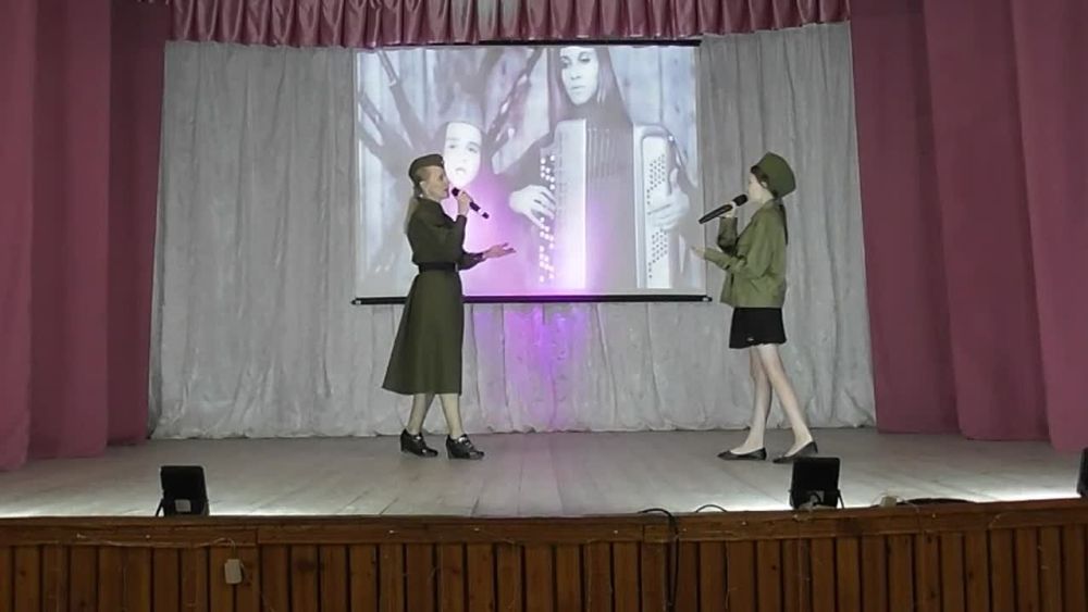 Песня "В землянке". Поет - Попова Алина