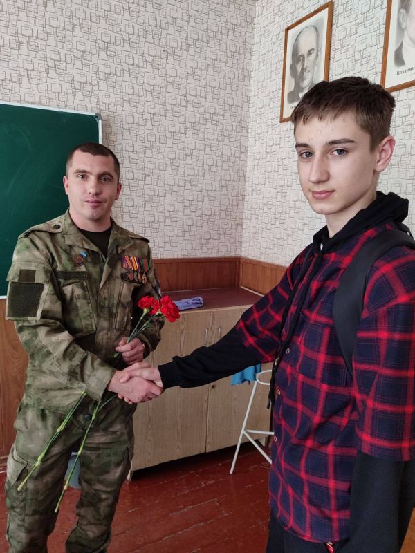 В мелитопольской школе 1 состоялся важный урок мужества, посвященный Дню Победы и Специальной военной операции