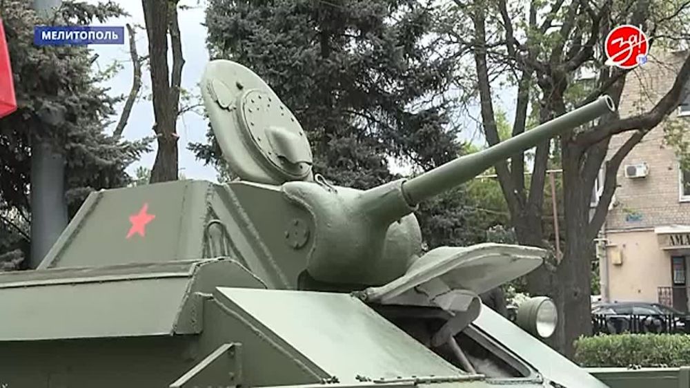 Танк Т-70 прошел своим ходом по центральной улице Мелитополя в канун годовщины Победы в Великой Отечественной войне