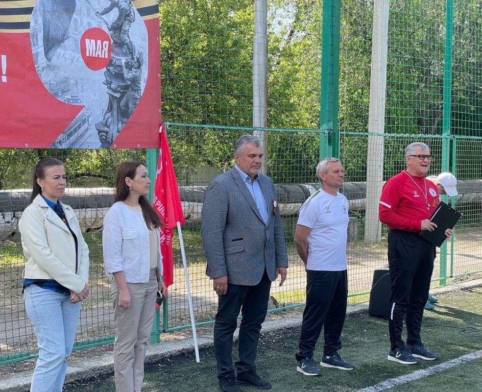 Под знамёнами Победы в Спортивной школе г.Токмак прошли веселые дружеские эстафеты «Вперед к Победе!»