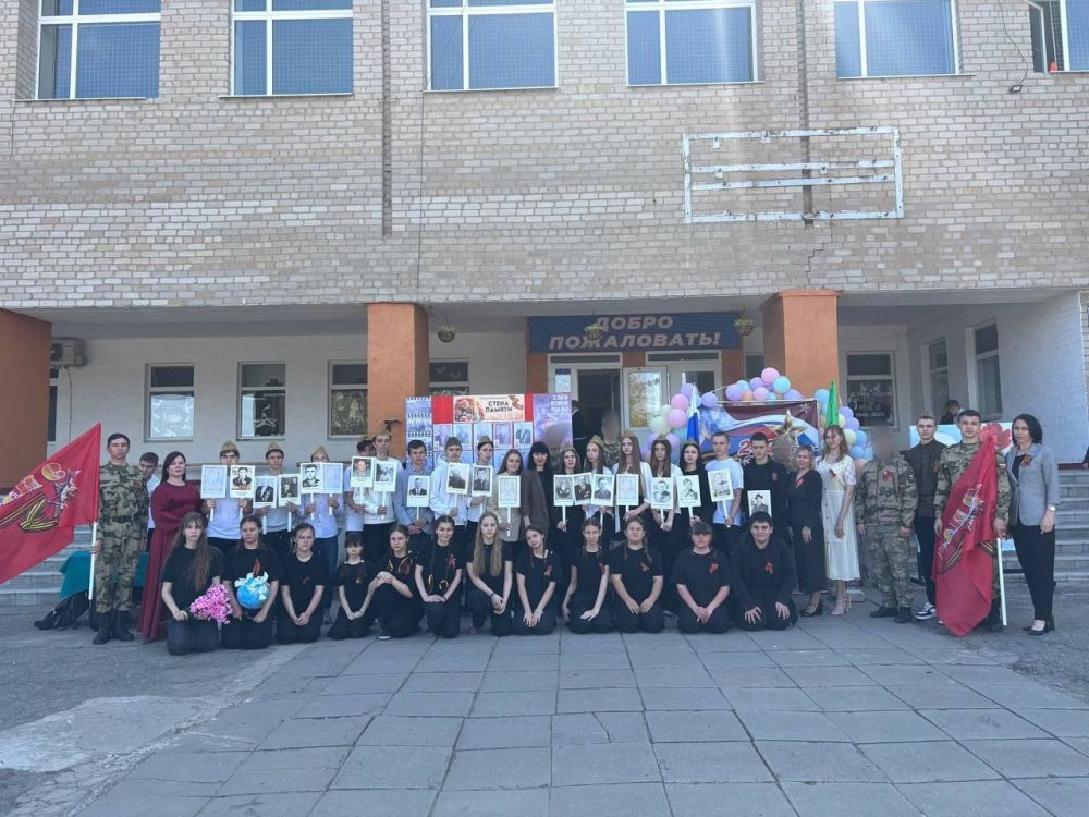 07.05.25 в ГБУ ОО ЗО "Константиновская СОШ 1 им. Героя Советского Союза П.Т. Одинца" торжественная линейка, посвященная 80 - летию Великой Победы