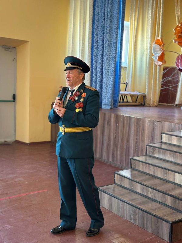 07.05.2025 В ГБУ ОО ЗО «СОШ4»г. Бердянск прошёл торжественный концерт, посвящённый 80-летию Великой Победы
