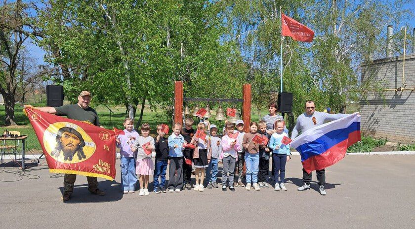 Фронтовой звонарь «Добрый» выступил перед школьниками в Дмитровке