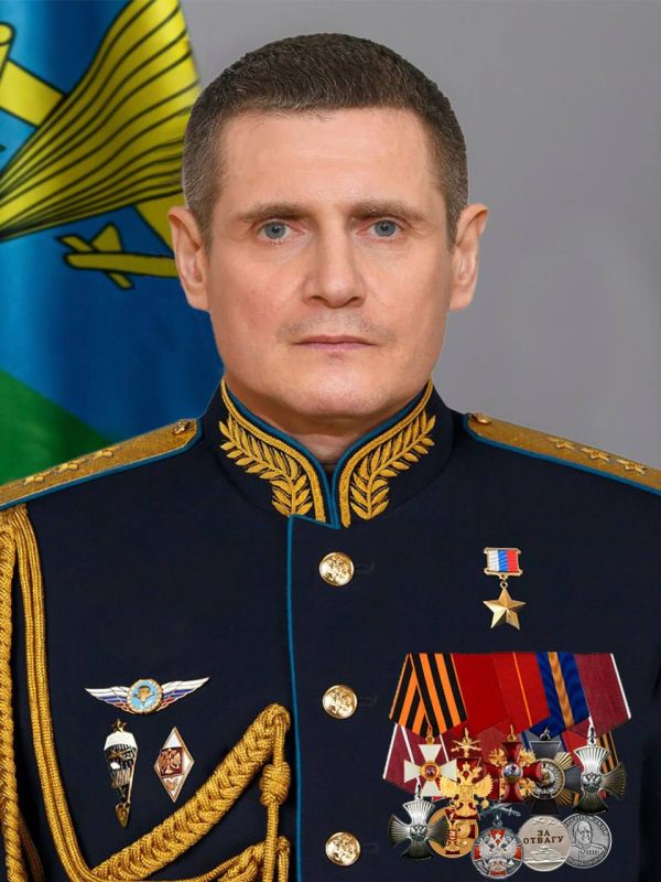 Дмитрий Рогозин: Поздравление командующего Группировки войск (сил) "Днепр", командующего ВДВ, генерал-полковника, Героя России Михаила Юрьевича Теплинского