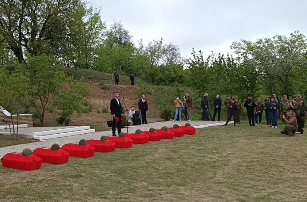 Избирательная комиссия Запорожской области приняла участие в торжественной церемонии перезахоронения останков 21 советского воина в рамках празднования 80-летия Великой Победы