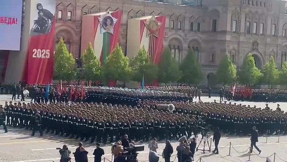 Во время репетиции парада Победы наши воины прошли, исполняя песню Виктора Цоя "Группа крови"