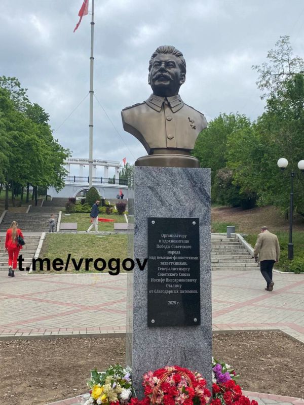 В центре Мелитополя установлен бюст Иосифа Сталина