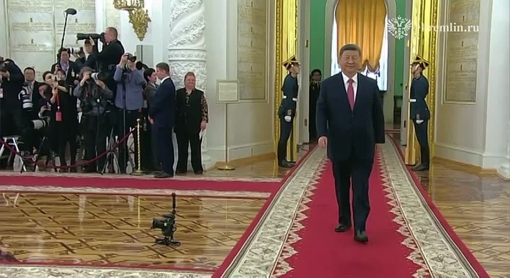 В Кремле началась церемония официальной встречи Председателя Китайской Народной Республики Си Цзиньпина Президентом Российской Федерации
