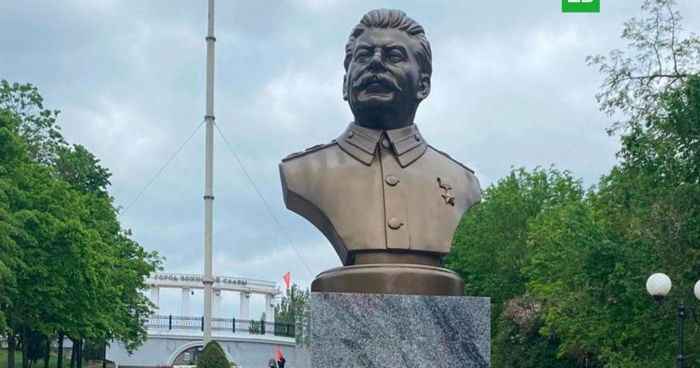 Памятник Сталину открыли в Мелитополе