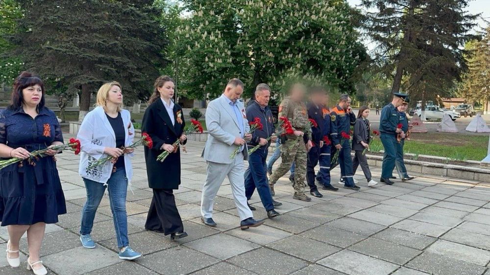 В Пологах торжественная церемония, посвященная 80-летию Победы, состоялась у памятника советским воинам