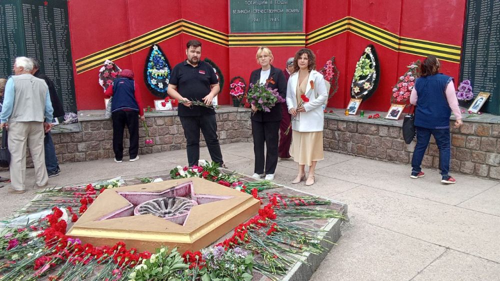 В Токмаке молодежь приняла участие в торжествах в честь 80-летия Великой Победы