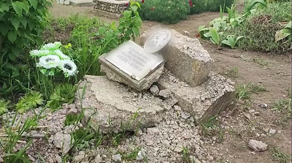 Сотрудники полиции задержали подозреваемого в осквернении нескольких могил на одном из местных кладбищ Бердянска