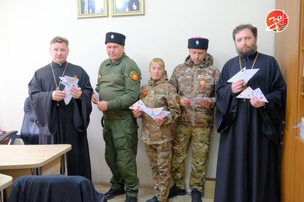 Дети Бердянска написали письма поддержки военнослужащим на передовой