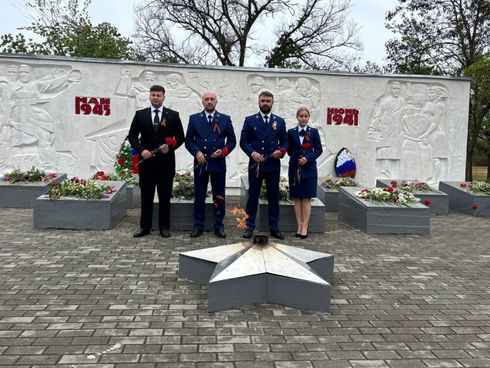 В год славного 80-летия Великой Победы в Отечественной войне 1941–1945 годов коллектив прокуратуры Акимовского района с глубоким уважением и гордостью почтил память героев, отдавших свои жизни за свободу и независимость...