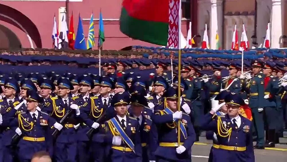 По Красной площади проходят расчеты стран СНГ