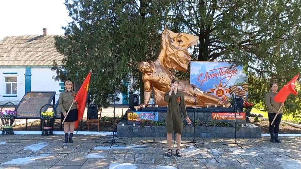 Песня - "Отмените войну". Поёт - София Златьева