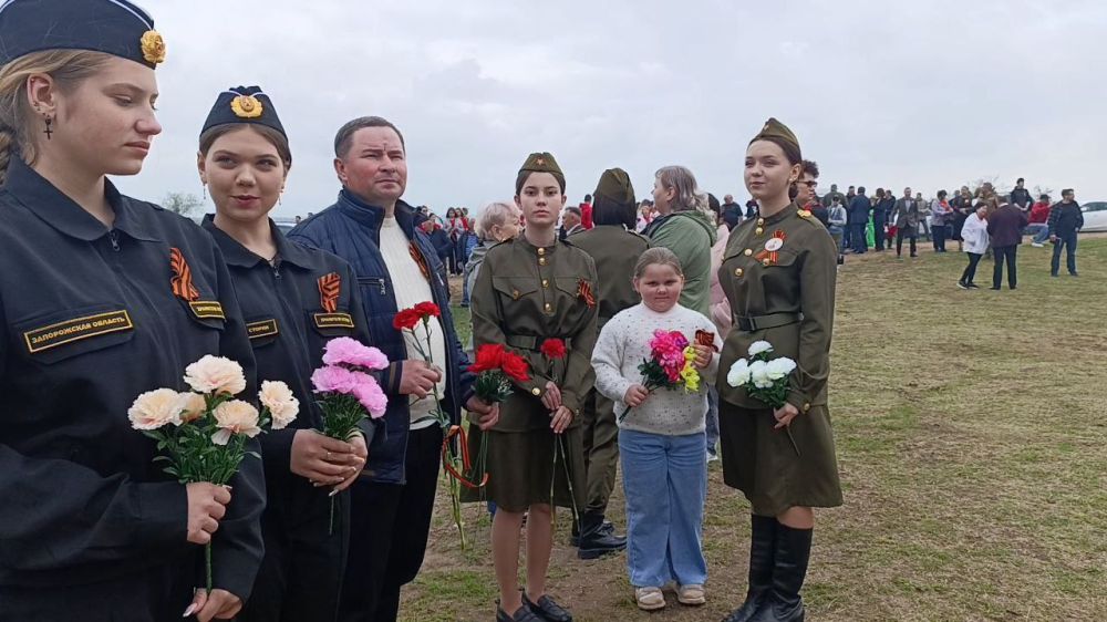 8 мая состоялась торжественная церемония захоронения останков солдат, погибших при освобождении Запорожского края от немецко- фашистских захватчиков в селе Мордвиновка на Линии "ВОТАН"