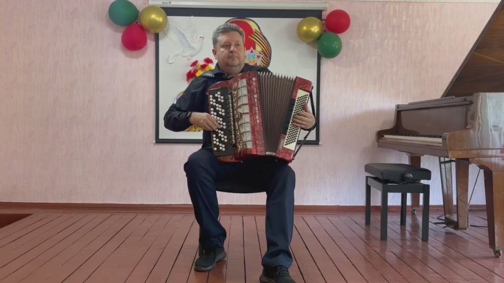 С Днем Великой Победы! Поздравляют ученики и педагоги Днепрорудненской детской школы искусств !