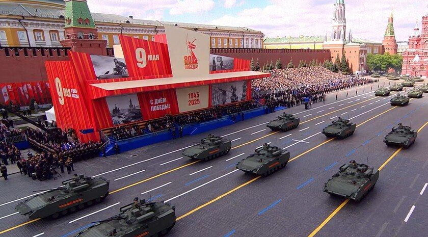 Во второй части Парада Победы на Красной площади прошла военная техника, всего 183 единицы
