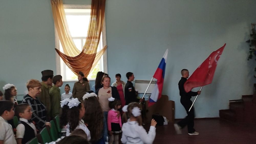 Память жива, она передаётся из поколения в поколение ... Подвиг советского народа в борьбе с фашизмом неоценим!