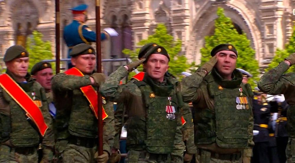 По Красной площади прошли участники СВО